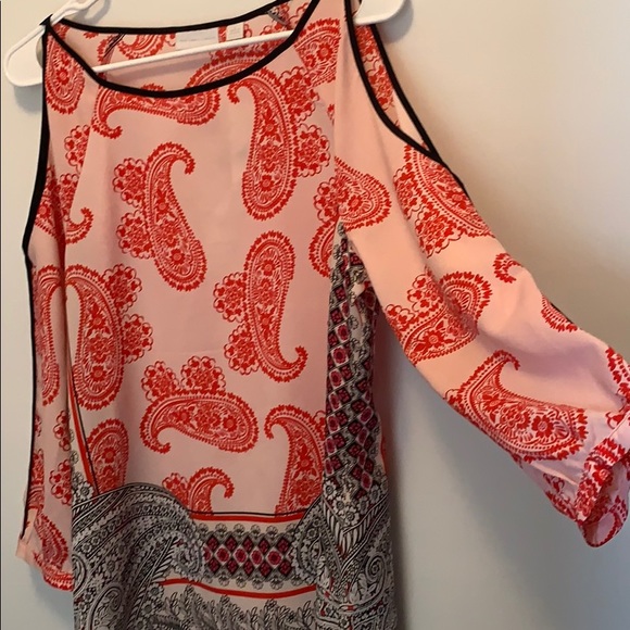New York and Company Cold Shoulder Top Small NWT - Picture 2 of 8
